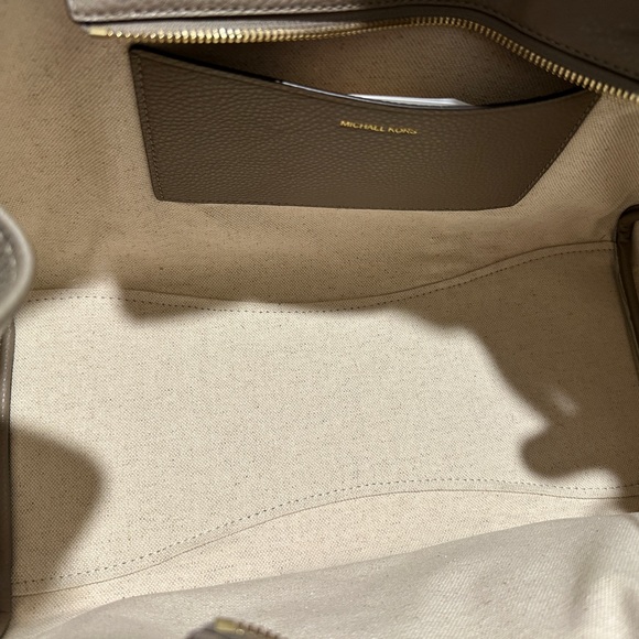 Michael Kors Romee large pebble leather tote NWT in Birch - Picture 11 of 14